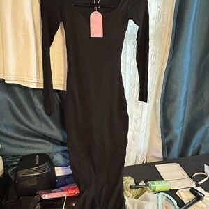 Elegant Ribbed Black Long Sleeve Body Com Maxi Dress with built in Shapewear